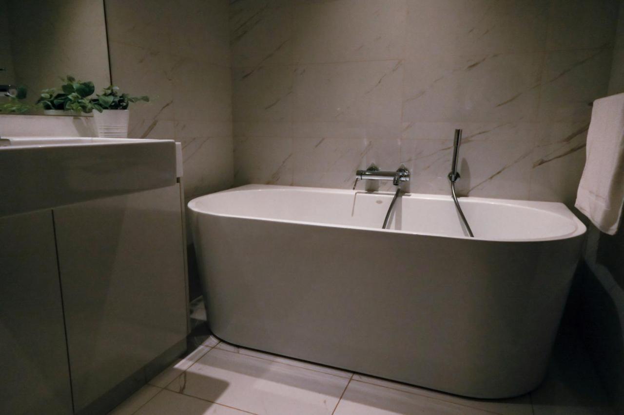 Brand New Water Front Luxury Cinnamon Suites Apartment In Heart Of Colombo City Extérieur photo
